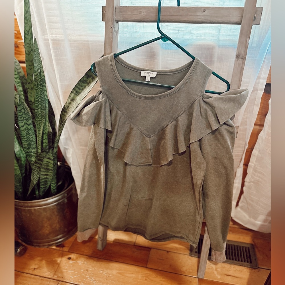 Off the shoulders long sleeve women’s shirt